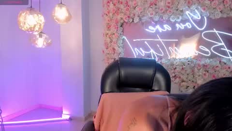 Isabel Bornner online show from December 22, 6:49 pm