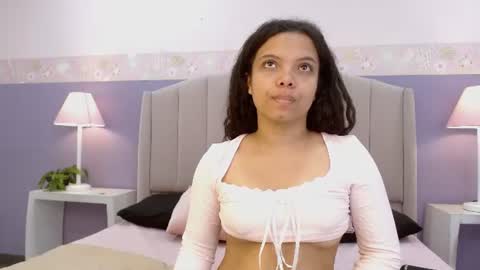 isabelgh_ online show from June 12, 7:24 pm