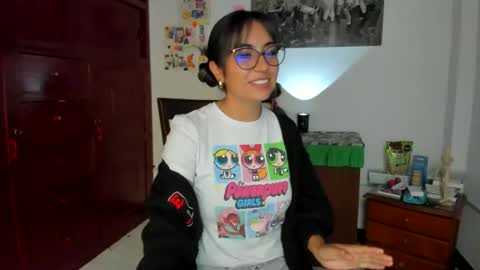 Isabella22 1 online show from January 3, 8:43 pm