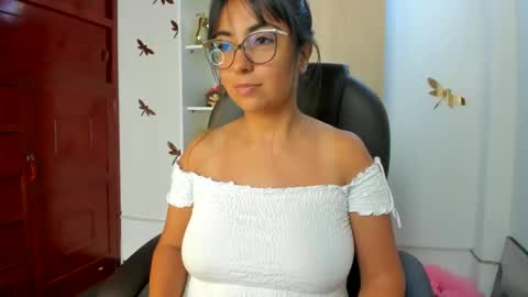 Isabella22 1 online show from November 6, 7:15 pm