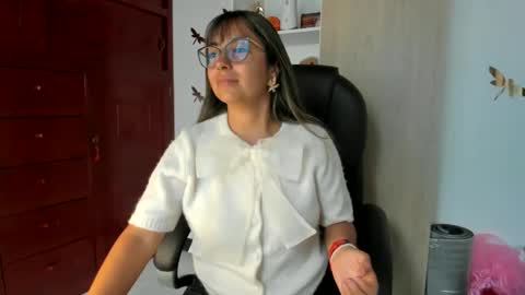 Isabella22 1 online show from January 7, 6:10 pm