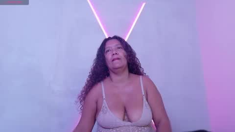 isabella_100 online show from February 9, 12:42 pm