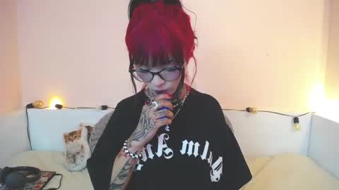 Snapshot of isabella__dark chatting on December 2, 10:23 pm    online show from December 2, 10:23 pm
