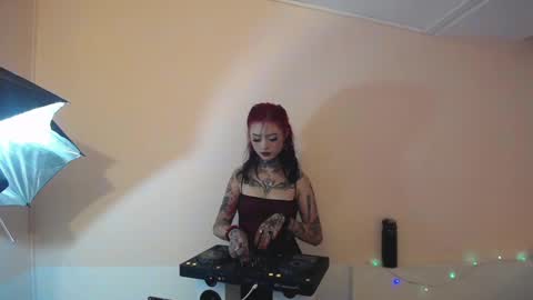 Snapshot of isabella__dark chatting on December 12, 12:27 am    online show from December 12, 12:27 am