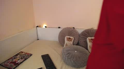 Snapshot of isabella__dark chatting on December 18, 10:02 pm    online show from December 18, 10:02 pm