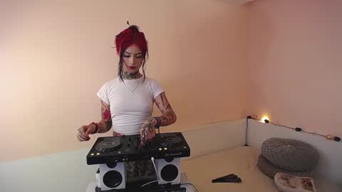 Snapshot of isabella__dark chatting on December 20, 3:14 am    online show from December 20, 3:14 am