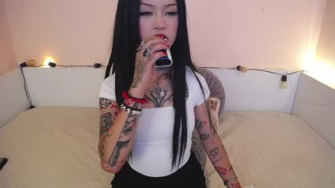 Snapshot of isabella__dark chatting on December 20, 9:28 pm    online show from December 20, 9:28 pm