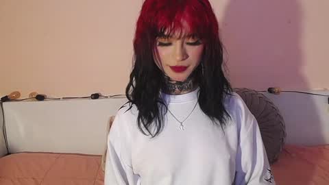 Snapshot of isabella__dark chatting on December 26, 10:31 pm    online show from December 26, 10:31 pm