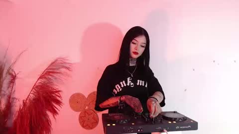 Snapshot of isabella__dark chatting on January 3, 10:29 pm    online show from January 3, 10:29 pm