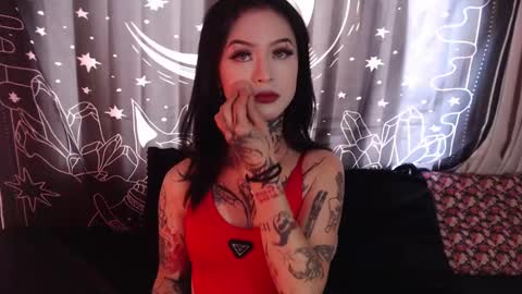 Snapshot of isabella__dark chatting on January 9, 7:40 pm    online show from January 9, 7:40 pm