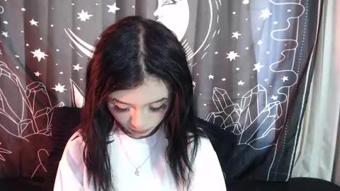 Snapshot of isabella__dark chatting on January 11, 9:25 pm    online show from January 11, 9:25 pm