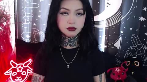 Snapshot of isabella__dark chatting on February 10, 8:42 pm    online show from February 10, 8:42 pm