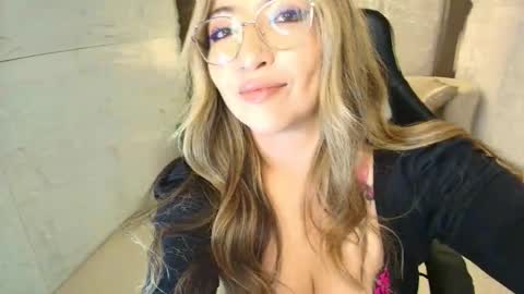 Isa  online show from March 18, 5:05 pm