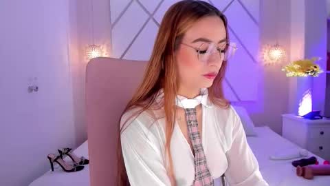 Snapshot of isabella__shine chatting on March 12, 3:40 pm Isa online show from March 12, 3:40 pm