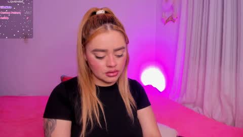 Isabella Arias online show from January 6, 5:52 am