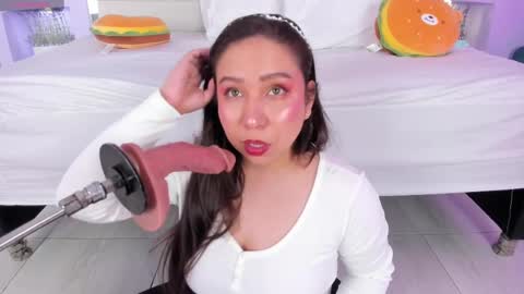 Snapshot of isabella_daniell chatting on September 19, 3:52 am Isa online show from September 19, 3:52 am