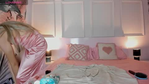 Isabella  online show from September 22, 7:27 pm