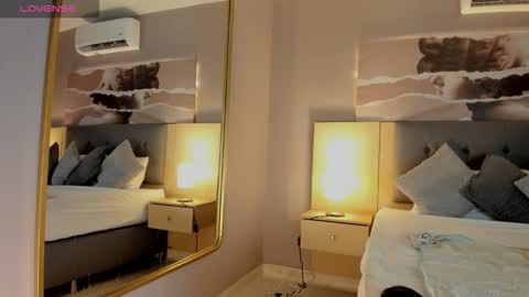 Isabella  online show from October 10, 9:47 pm