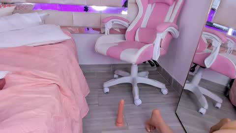 Snapshot of isabella_gomez11 chatting on January 12, 7:31 pm isabella_gomez11 online show from January 12, 7:31 pm