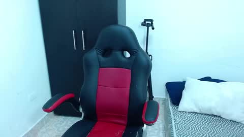 Snapshot of isabella_hots chatting on December 11, 10:14 am estefania online show from December 11, 10:14 am