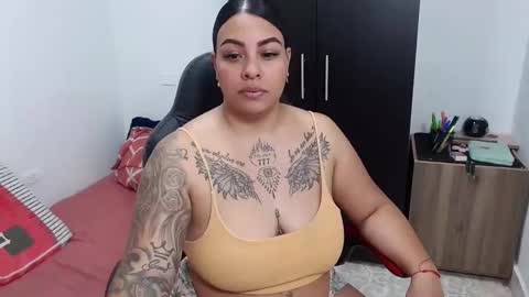 Snapshot of isabella_hots chatting on January 16, 10:10 am estefania online show from January 16, 10:10 am