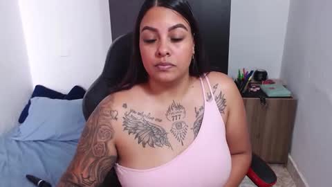 Snapshot of isabella_hots chatting on January 23, 4:04 pm estefania online show from January 23, 4:04 pm