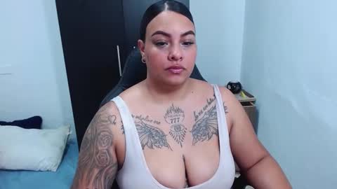 Snapshot of isabella_hots chatting on February 9, 11:25 am estefania online show from February 9, 11:25 am