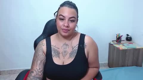 Snapshot of isabella_hots chatting on February 26, 9:53 am estefania online show from February 26, 9:53 am