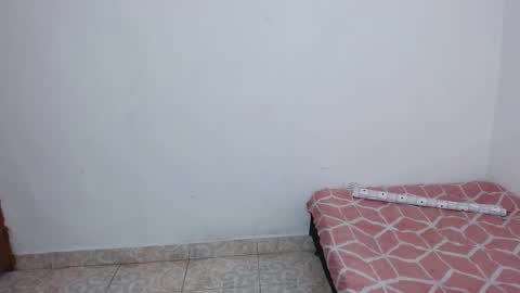 Snapshot of isabella_hots chatting on October 21, 11:11 am estefania online show from October 21, 11:11 am