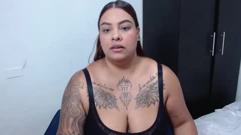 Snapshot of isabella_hots chatting on February 1, 11:31 am estefania online show from February 1, 11:31 am