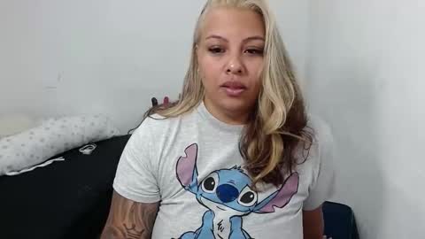  estefania online show from April 3, 1:20 pm