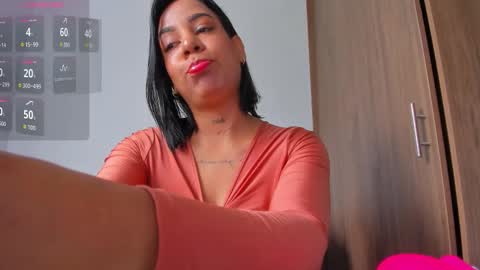 Snapshot of isabella_lopez_ chatting on October 5, 12:03 pm Isabel Lopez online show from October 5, 12:03 pm