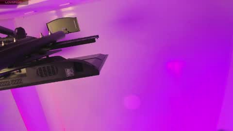Isabella Moon9 online show from May 6, 11:59 am