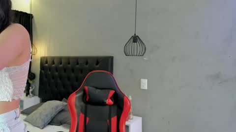 Snapshot of isabella_nowa chatting on February 19, 11:39 am Isabella Nowa online show from February 19, 11:39 am