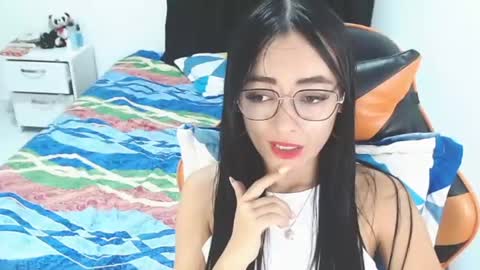 Snapshot of isabella_piercee chatting on June 20, 12:25 am isabella_piercee online show from June 20, 12:25 am