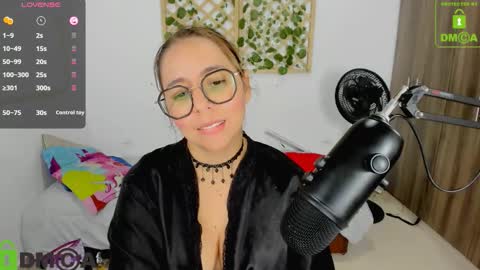 Snapshot of isabella_sweett_ chatting on November 5, 9:48 pm Isabella online show from November 5, 9:48 pm