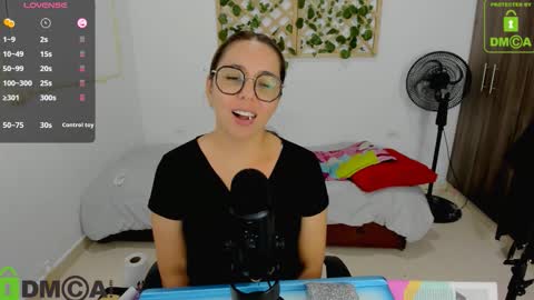 Snapshot of isabella_sweett_ chatting on November 19, 10:10 pm Isabella online show from November 19, 10:10 pm