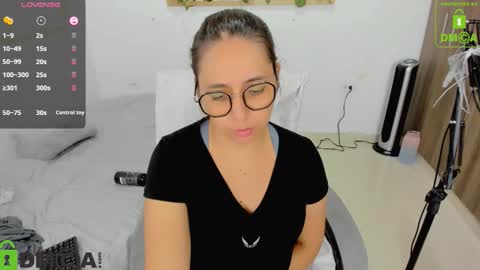 Snapshot of isabella_sweett_ chatting on January 7, 12:46 am Isabella online show from January 7, 12:46 am