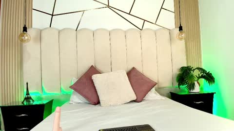 Snapshot of isabella_wills01 chatting on April 1, 12:39 pm ISABELLA WILLS online show from April 1, 12:39 pm