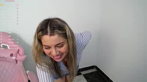 Snapshot of isabella_wish1 chatting on February 20, 6:26 am isabella_wish1 online show from February 20, 6:26 am