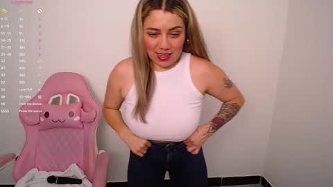 Snapshot of isabella_wish1 chatting on March 4, 2:17 am isabella_wish1 online show from March 4, 2:17 am