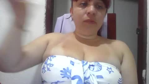 isabellaa_hills_ online show from December 16, 3:39 pm