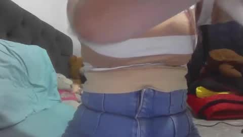 isabellaa_hills_ online show from April 30, 9:19 pm