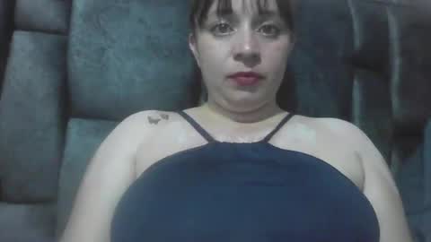 isabellaa_hills_ online show from May 11, 12:38 am
