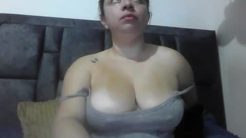isabellaa_hills_ online show from June 10, 4:39 pm