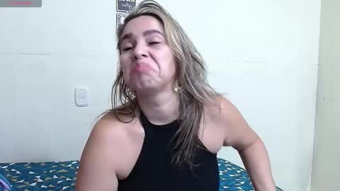 Snapshot of isabellaa_smith03 chatting on February 18, 11:44 pm isabellaa_smith03 online show from February 18, 11:44 pm
