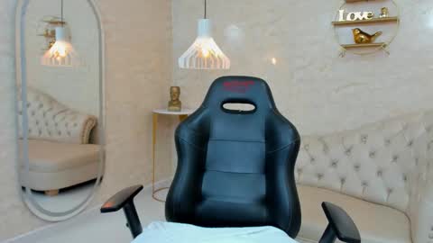 Snapshot of isabellaavelvet chatting on February 18, 8:27 pm Isabella Velvet online show from February 18, 8:27 pm