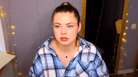 Snapshot of isabellabler chatting on January 19, 6:53 am isabellabler online show from January 19, 6:53 am