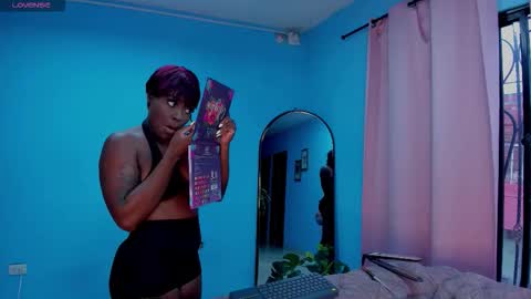 Snapshot of isabellabroms21 chatting on March 25, 10:49 pm v online show from March 25, 10:49 pm