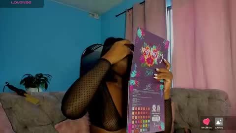 Snapshot of isabellabroms21 chatting on March 26, 9:42 pm v online show from March 26, 9:42 pm